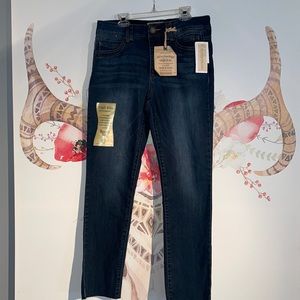 Blue jeans. Stretchy new w tags! Never worn.